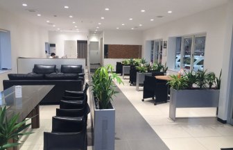 北海道の自動車販売店の内装デザイン事例（株式会社 タカハシアートプランニング 株式会社）