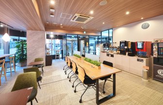 大阪府のカフェの内装デザイン事例（カエル・デザイン・プロジェクト株式会社）