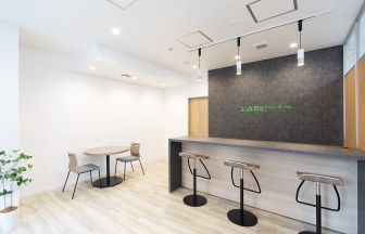 北海道の買取専門店の内装デザイン事例（カエル・デザイン・プロジェクト株式会社）