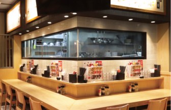 滋賀県のラーメン店の内装デザイン事例（株式会社サライデザイン）