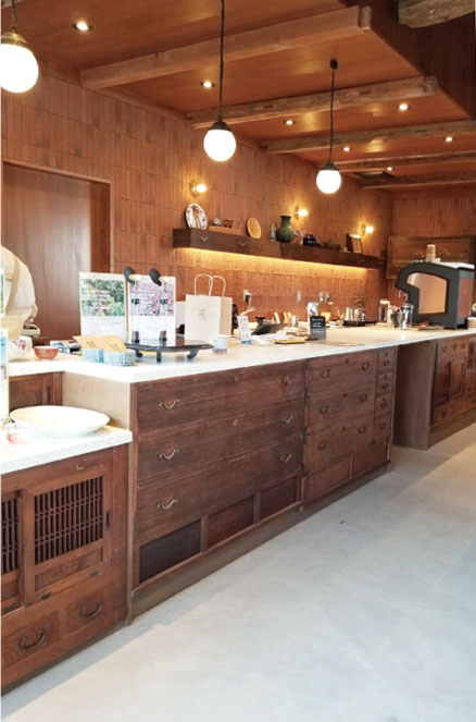 愛知県のカフェの内装デザイン事例（株式会社サライデザインルーム）