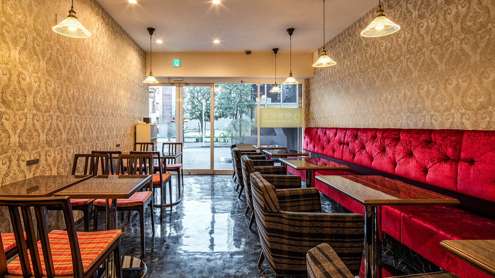 喫煙喫茶オールドルーキーカフェ 神田東口店の内装 2（東京都・カフェ・レトロ喫茶）