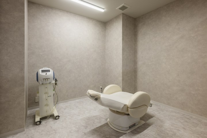 THE LINE CLINIC 吉祥寺（東京都武蔵野市・美容クリニック）施術室｜機器と動線を先に決める