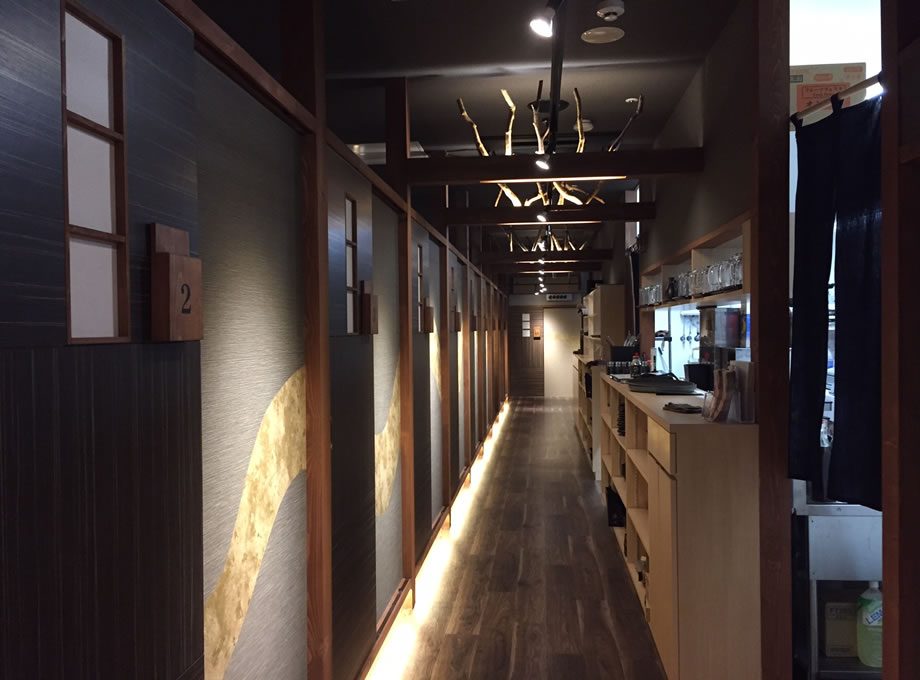 全席個室酒場 炙り旬 南5条別邸の内装（北海道・居酒屋・全席個室×書の壁）