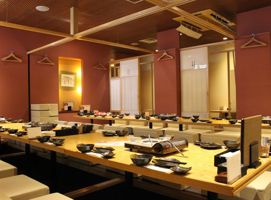 海鮮と串焼き 珀や 札幌駅北口店の内装（北海道・居酒屋・海鮮×座敷×赤）