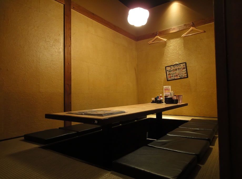 炭火居酒屋 炎 琴似本通店の内装（北海道・居酒屋・炭火×座敷×木）