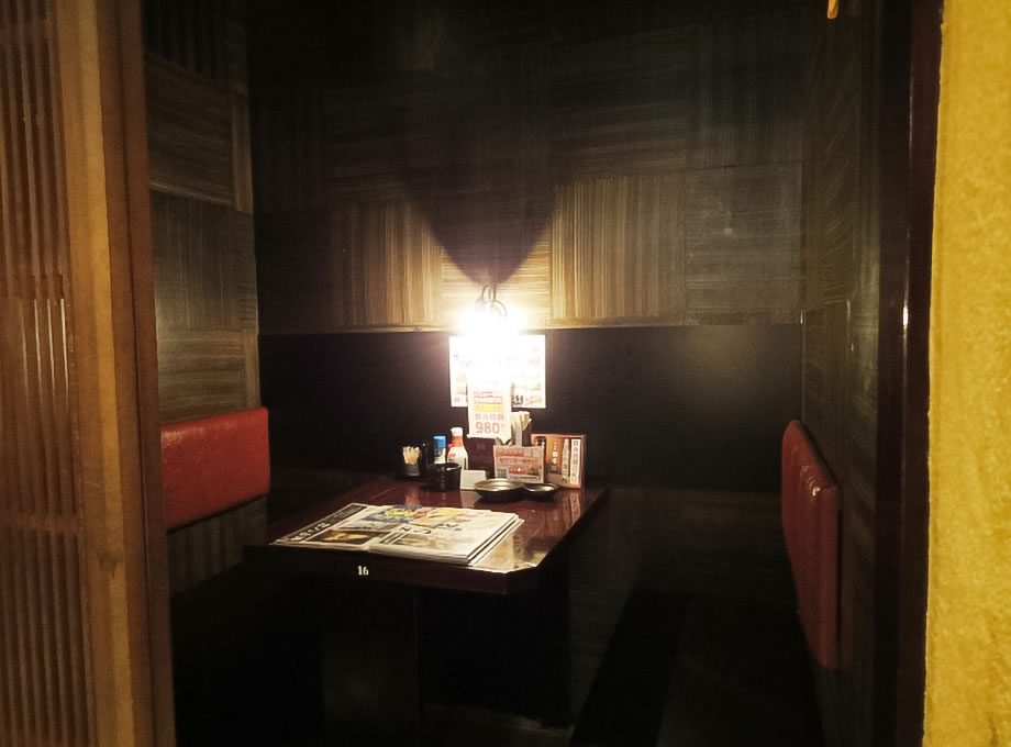 炭火居酒屋 炎 琴似本通店の内装（北海道・居酒屋・炭火×座敷×木）