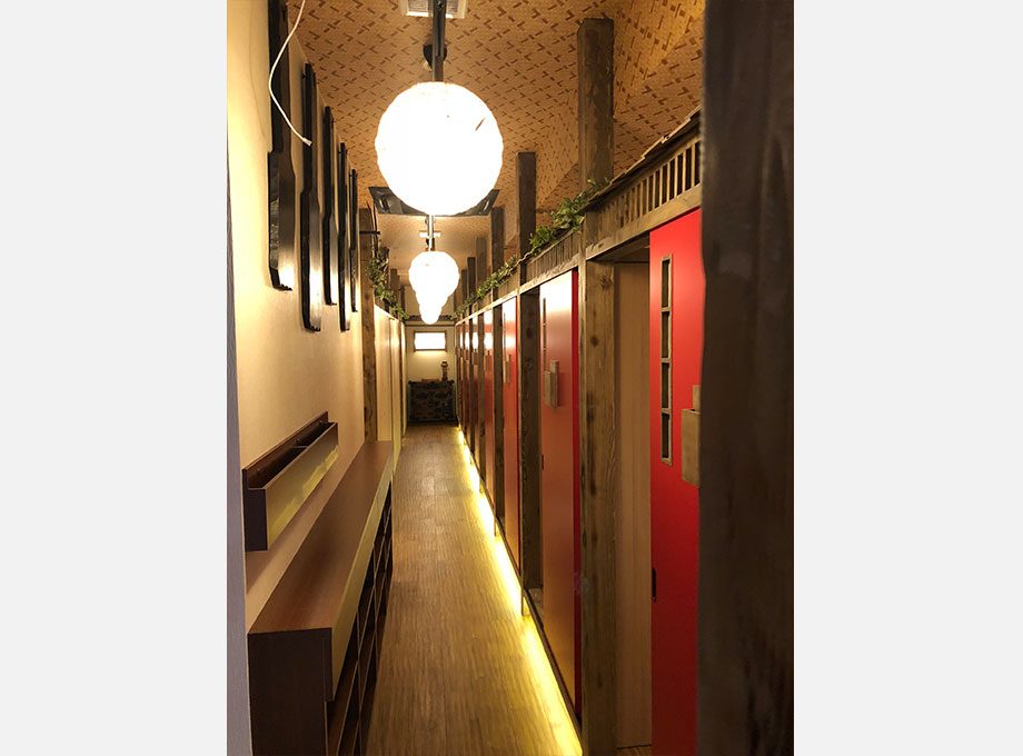 海鮮個室酒場 伊まり 大通駅前店の内装（北海道・居酒屋・海鮮個室×丸照明）