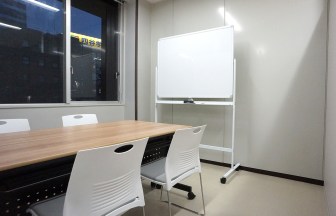 千葉県のスクールの内装デザイン事例（ビリーフデザイン）