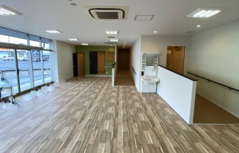 茨城県のデイサービスの内装デザイン事例（ビリーフデザイン）