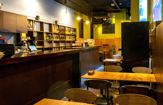 東京都のレモンサワー居酒屋の内装デザイン事例（ビリーフデザイン）