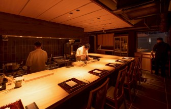 東京都の日本料理店の内装デザイン事例（ビリーフデザイン）