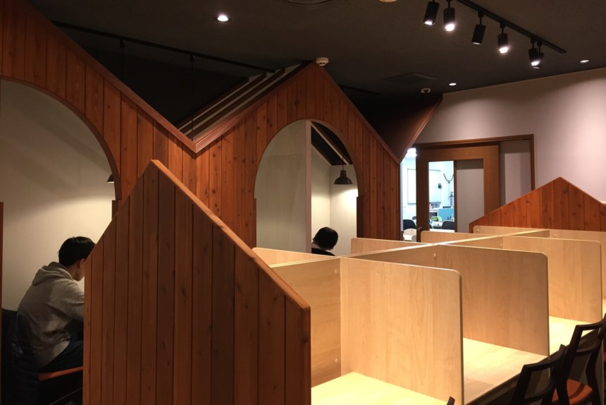 京都府の学習塾の内装デザイン事例（クサノユカリ建築設計室）