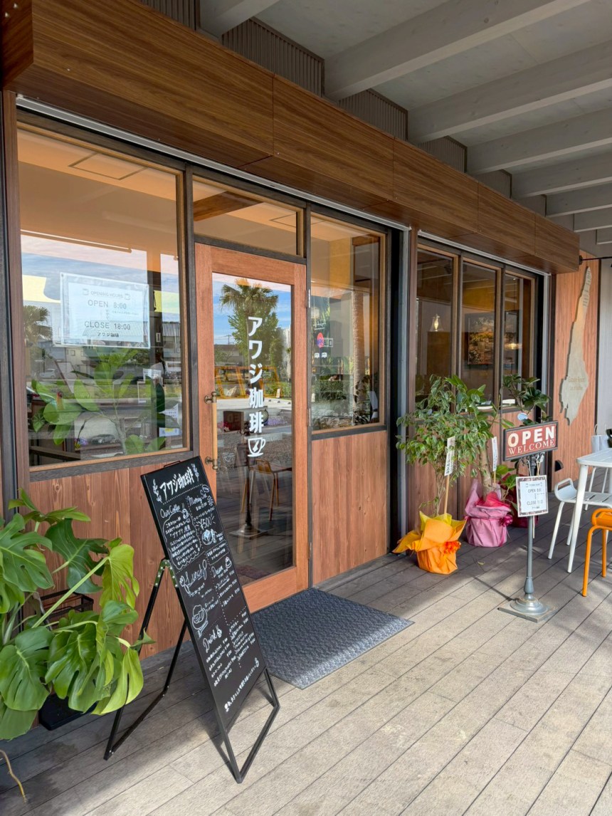 兵庫県のカフェの内装デザイン事例（LEBON DESIGN）