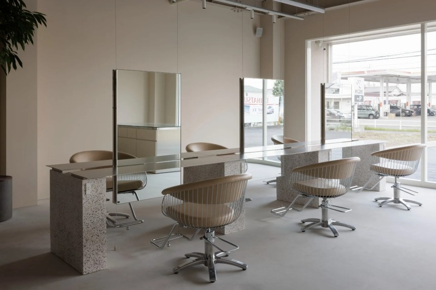 愛知県豊川市のachieve till Smartsalon｜美容室の内装デザイン事例（HEMIIK&Co.）