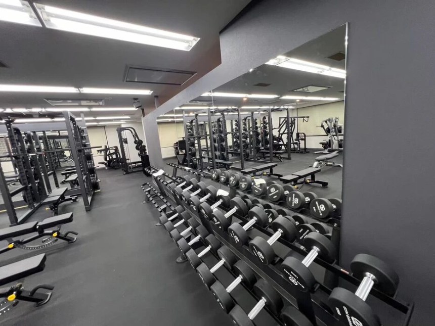 厚木市の【gym】厚木市 スポーツジム新装工事｜スポーツジムの内装デザイン事例（be FUND株式会社）