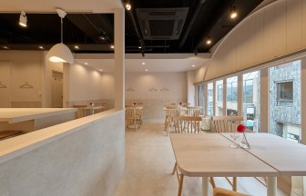 広島県広島市中区本通1-20第5タマリビル3階のparfait and c｜パフェ専門店の内装デザイン事例（株式会社SPパートナーズ）