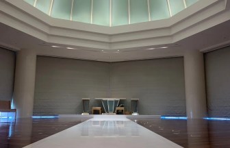 香川県高松の高松某ホテルのチャペル｜ブライダル施設の内装デザイン事例（株式会社ツープラスフォーデザイン）