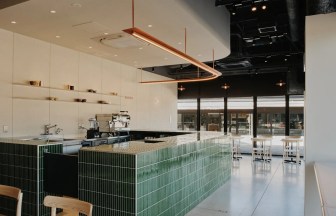 大阪府大阪市中央区のMICASADECO THE PARK｜カフェの内装デザイン事例（株式会社ツープラスフォーデザイン）