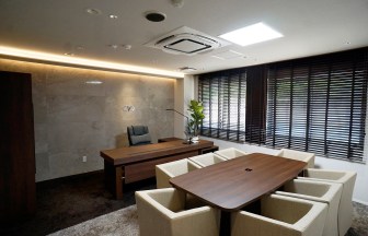 広島県廿日市市丸石2丁目3-35の大野浦病院｜役員室の内装デザイン事例（株式会社SPパートナーズ）
