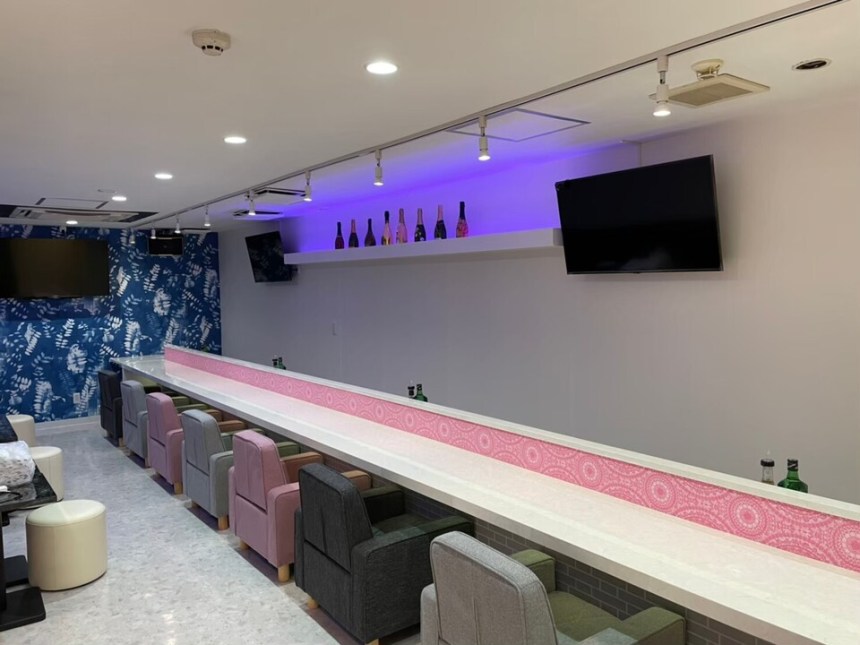 埼玉県のガールズバーの内装デザイン事例（株式会社S plus Design’s）