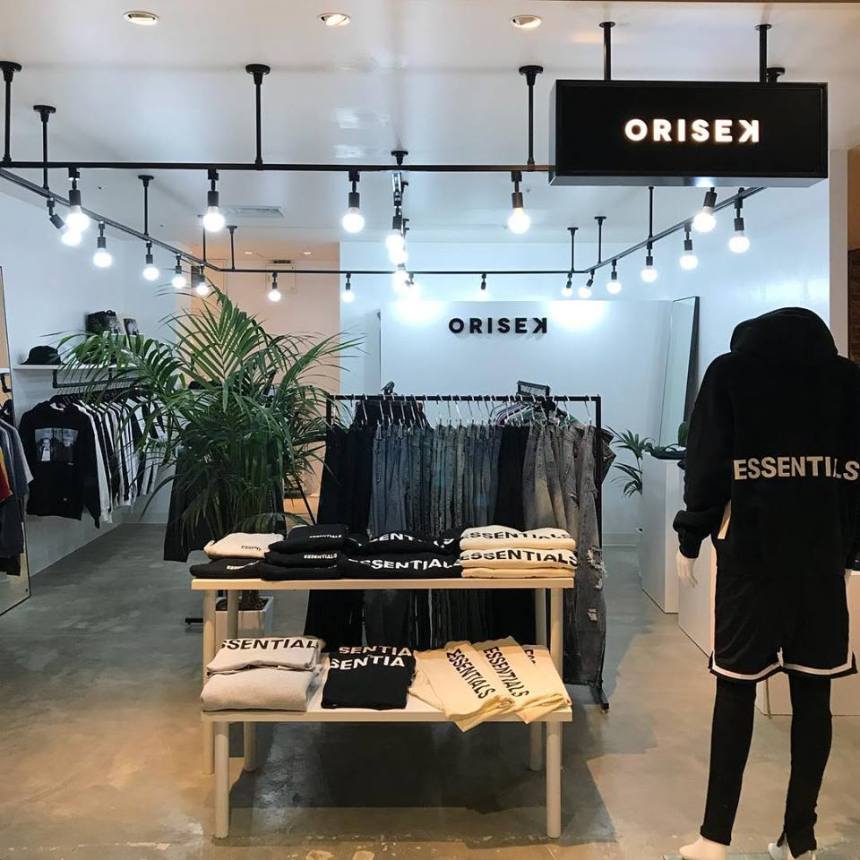 神奈川県横浜市の横浜市のアパレルショップ（ビブレ内）｜物販店の内装デザイン事例（株式会社effort）